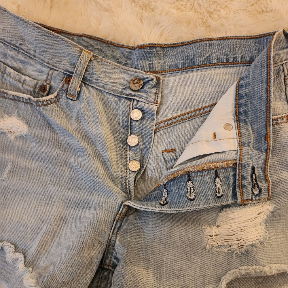 Levis 501 Distressed Light Blue Denim Cut Off Shorts Size 27 Button Fly - Picture 12 of 12